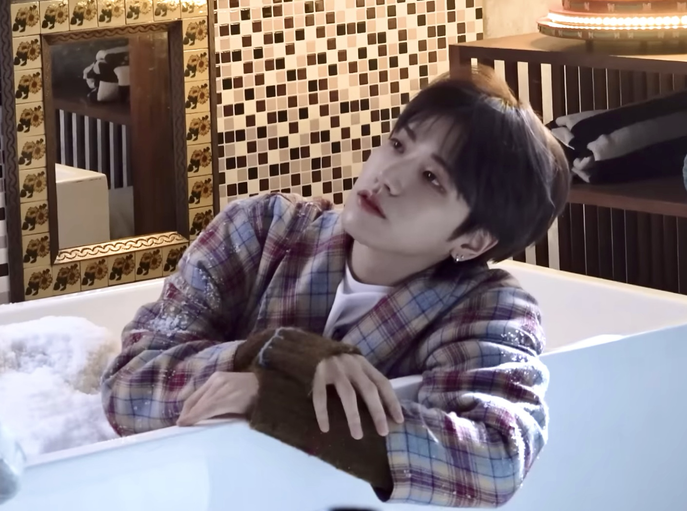 Behind-the-scenes cut of Riwoo (BOYNEXTDOOR)