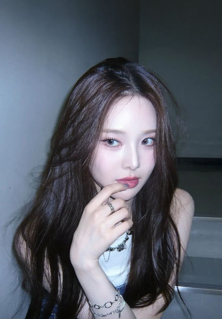 Behind-the-scenes cut of Bang Jeemin (izna)