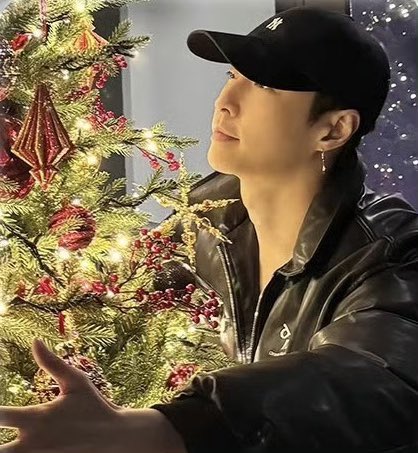 A moment captured by Lay (EXO)'s fan