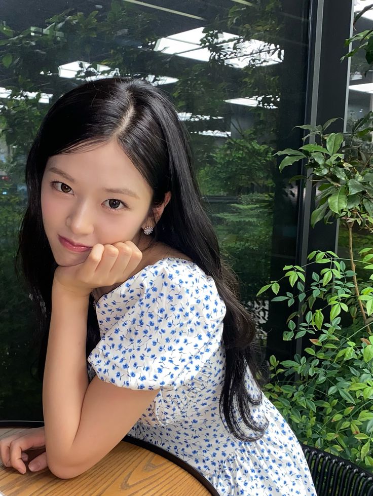Latest photo of An Yujin (IVE)