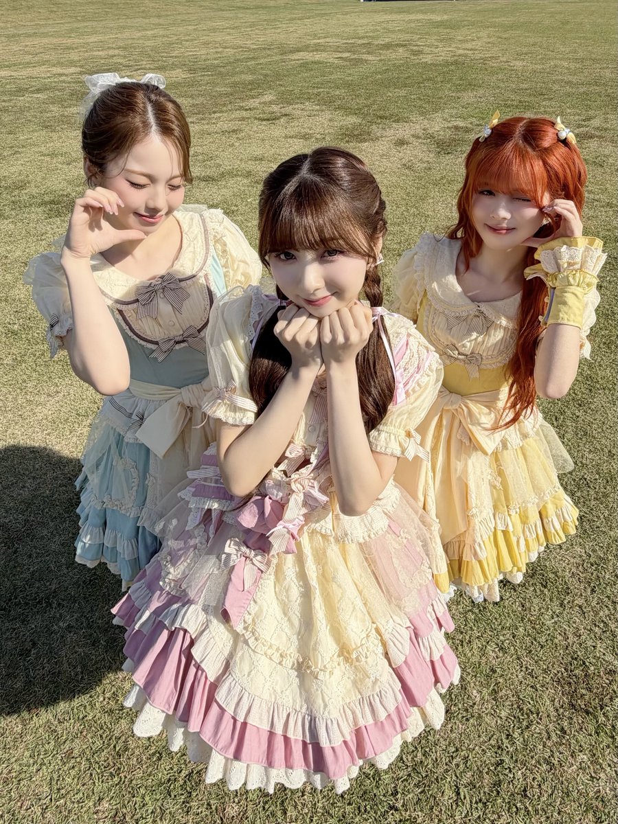 Foto aktivitas terbaru NiziU