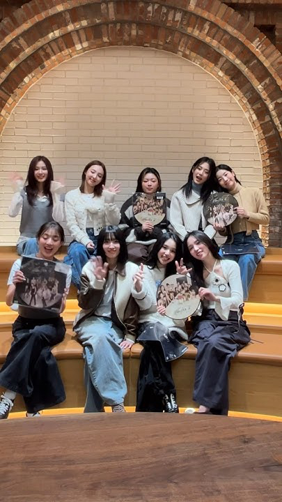 Wallpaper spesial buatan penggemar Momo (TWICE)