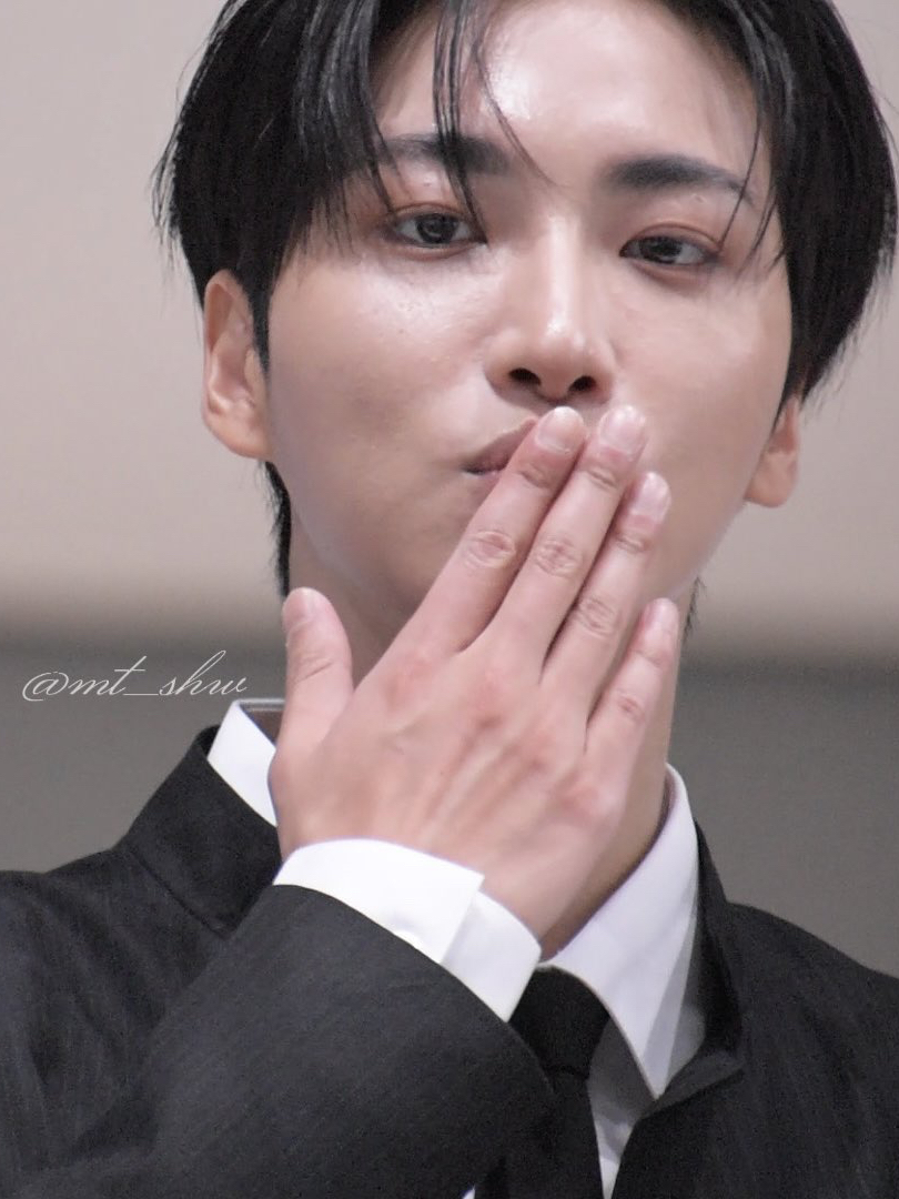 A moment captured by Seonghwa (ATEEZ)'s fan