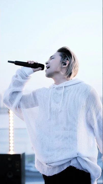 A heartfelt wallpaper shared by Taeyang (BIGBANG)'s fans