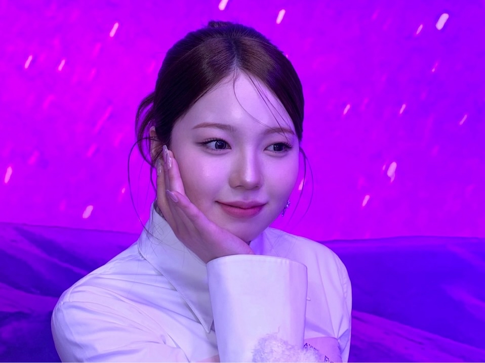 Behind-the-scenes cut of NiziU