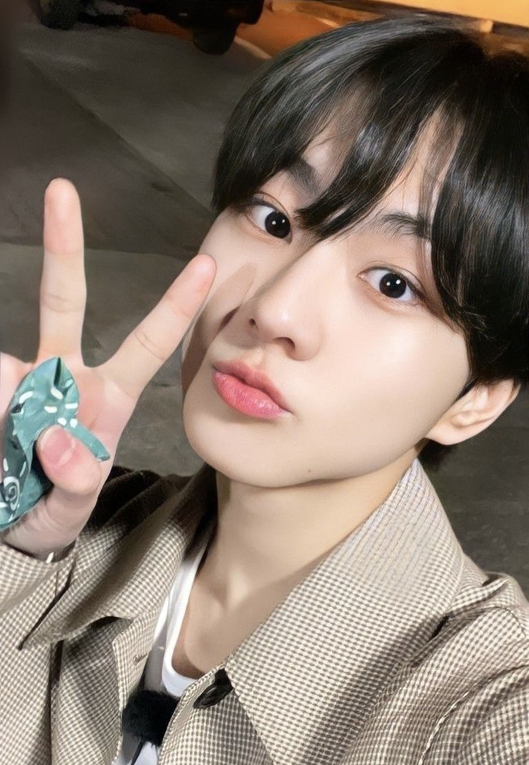 Latest photo of Jungwon (ENHYPEN)