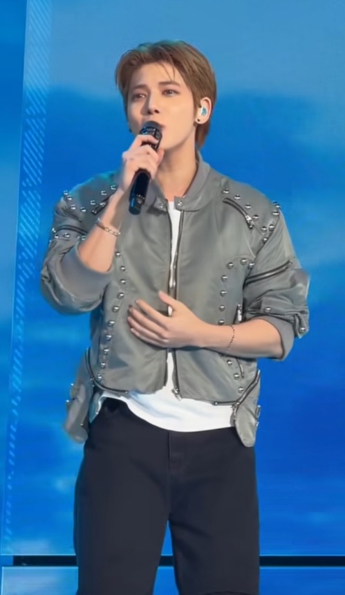 A heartfelt wallpaper shared by Taehyun (TOMORROW X TOGETHER)'s fans