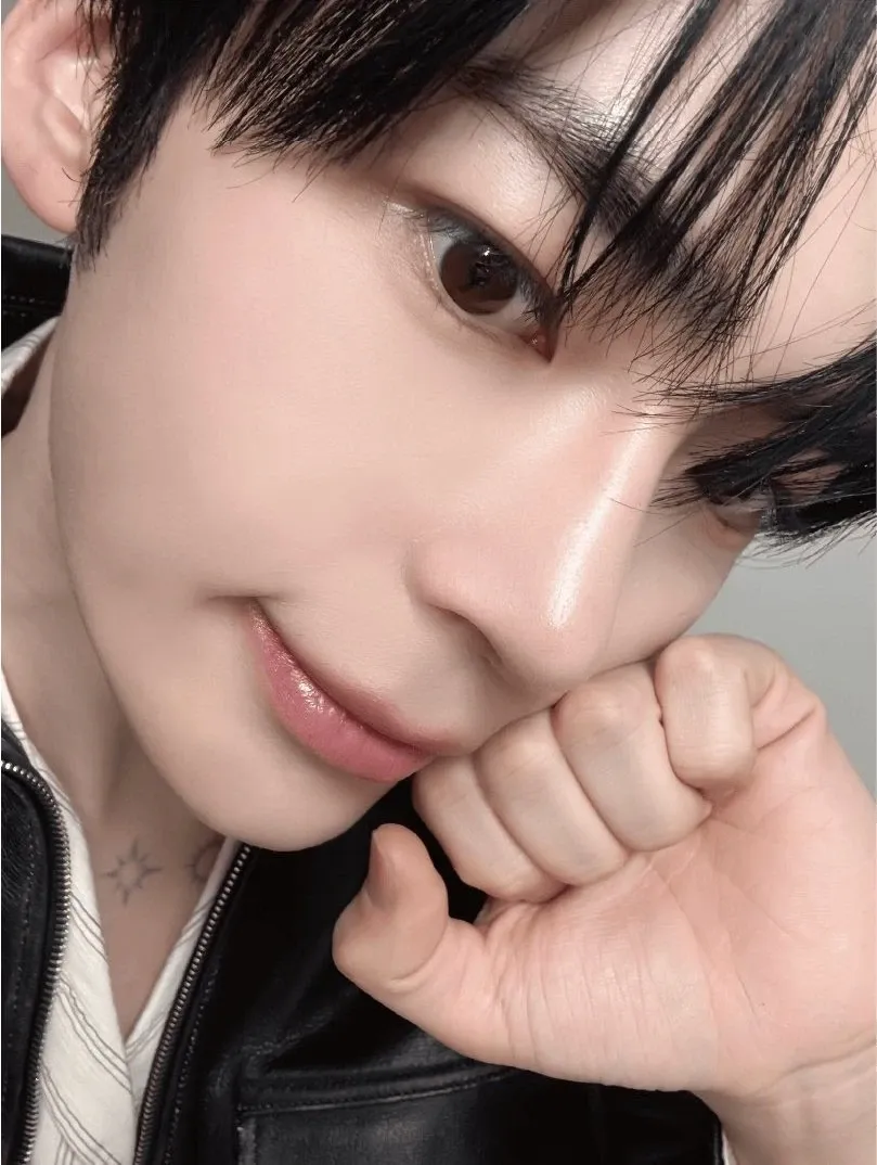 Latest photo of Sung Hanbin (ZEROBASEONE)