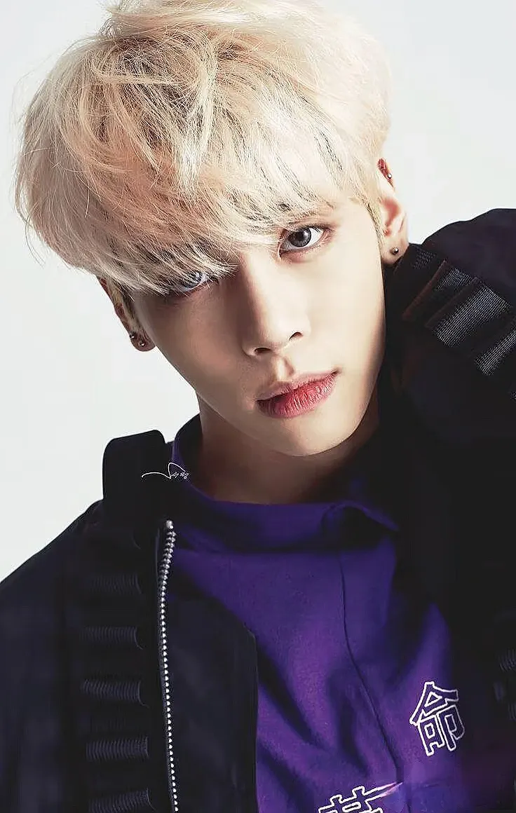 Behind-the-scenes cut of Jonghyun (SHINee)