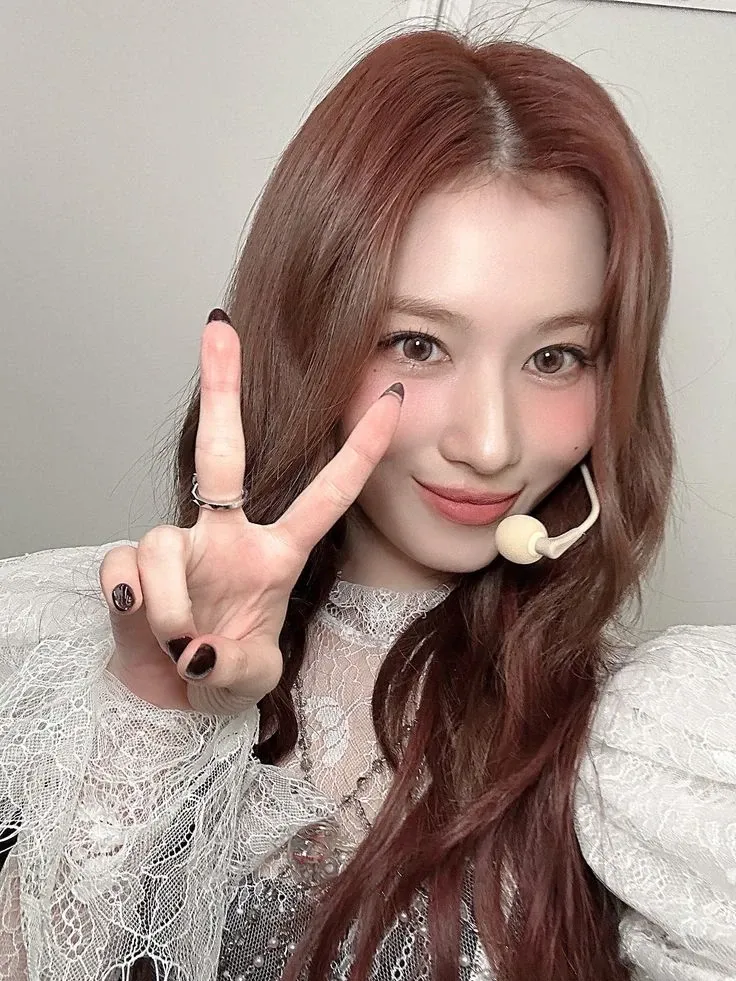 사나 (TWICE)의 최신 사진