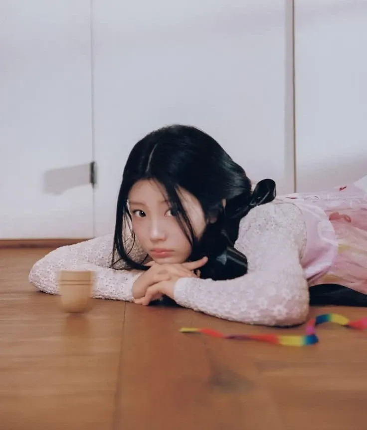 Behind-the-scenes cut of Wonhee (ILLIT)