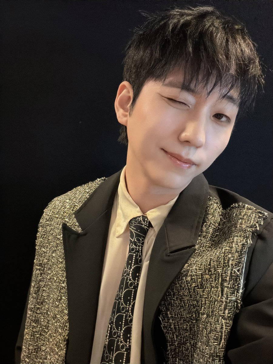 Behind-the-scenes cut of Xdinary Heroes