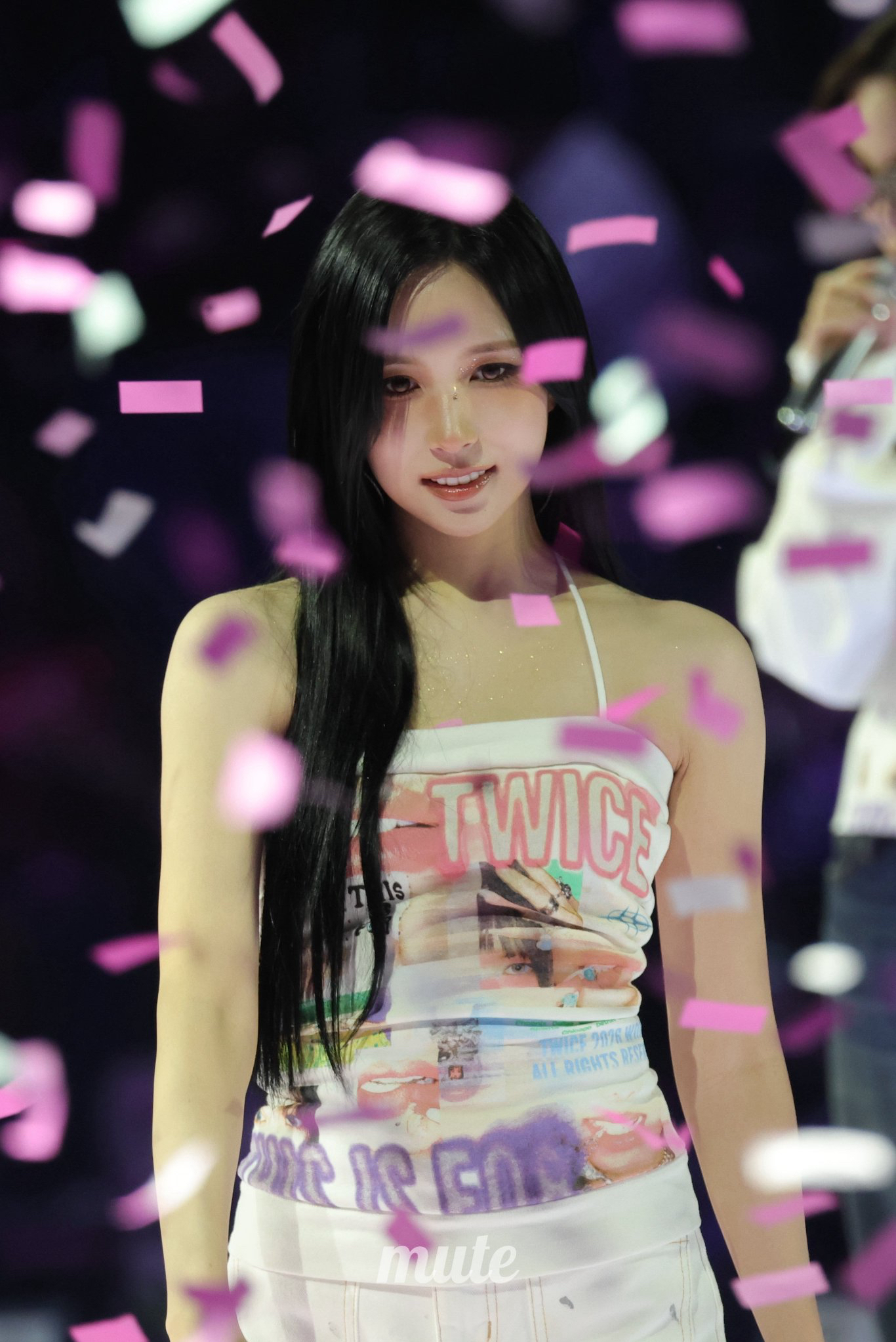 Foto aktivitas terbaru Mina (TWICE)