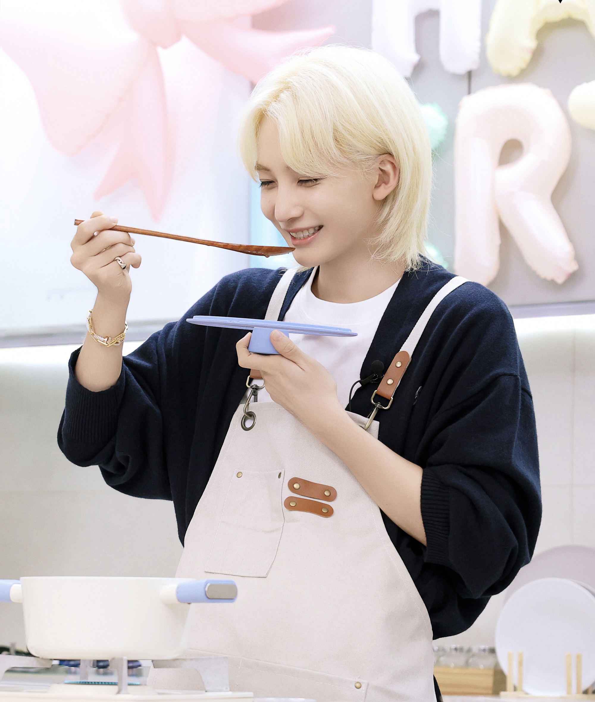 A moment captured by Jeonghan (SEVENTEEN)'s fan