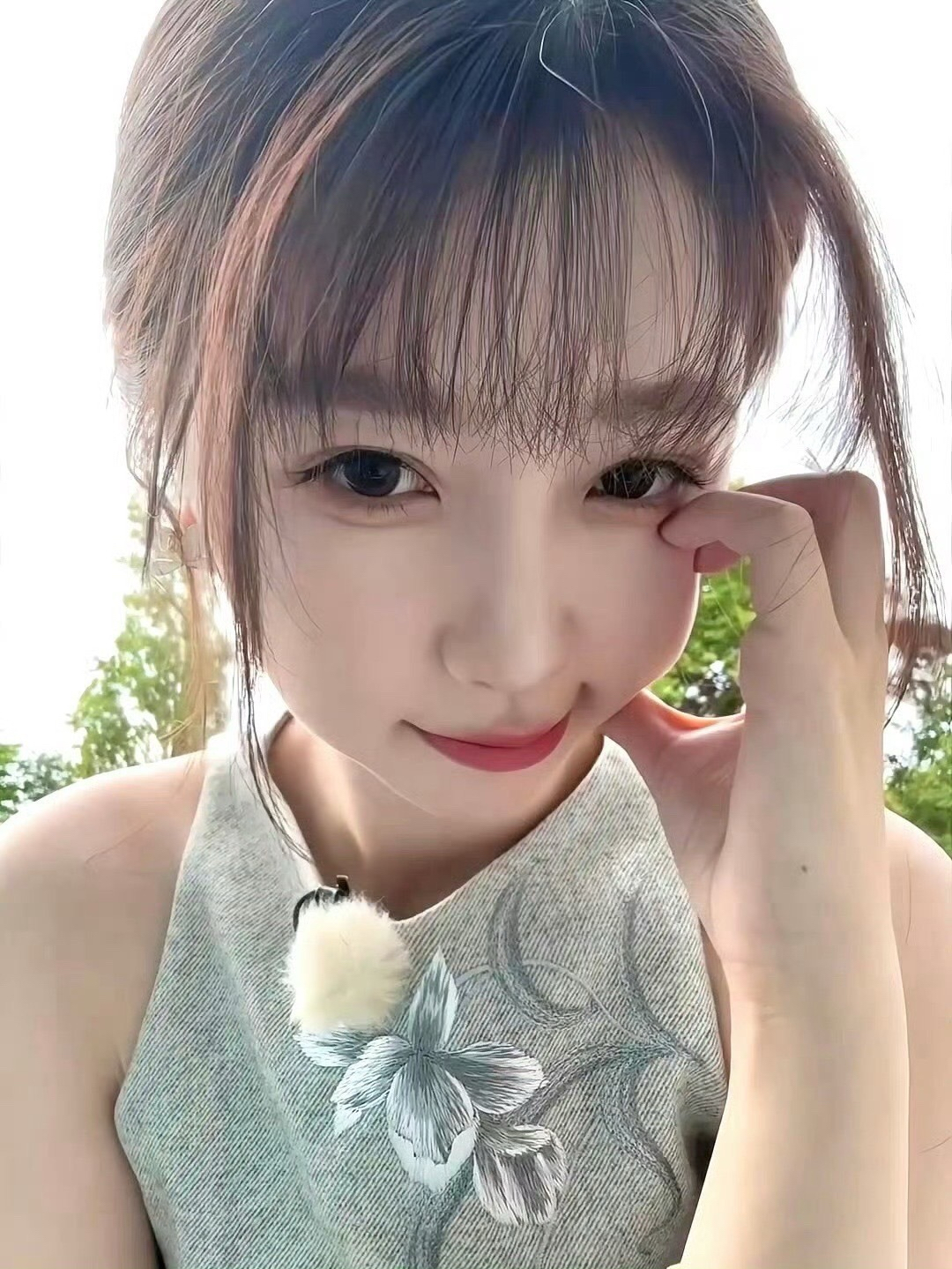 Behind-the-scenes cut of Esther Yu