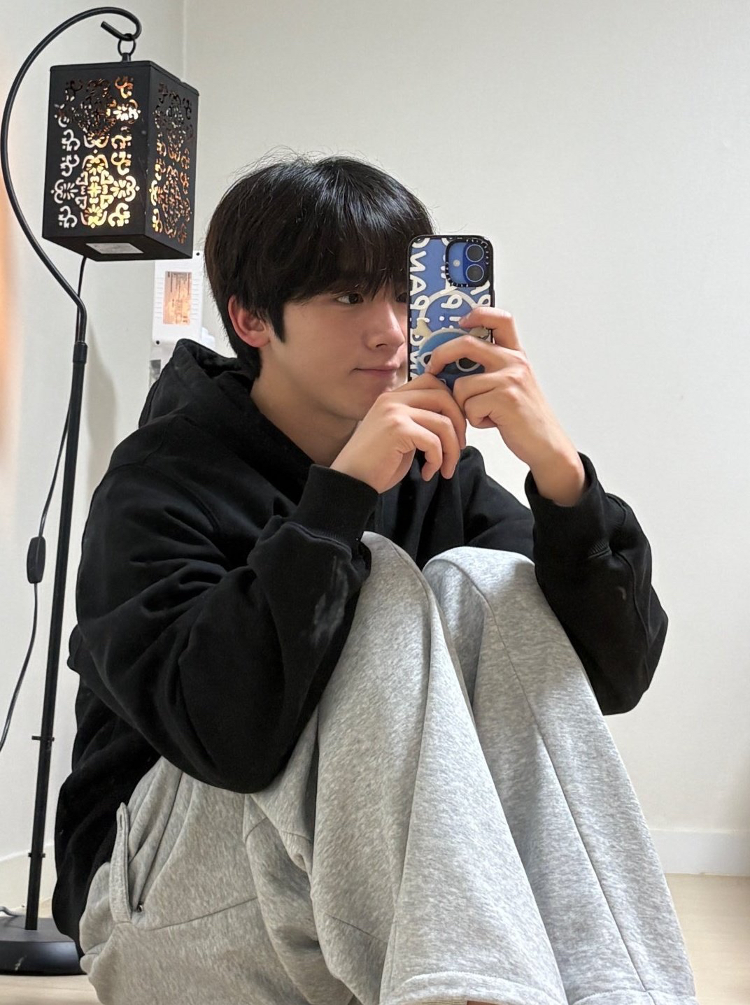 Behind-the-scenes cut of Kim Yohan (WEi)