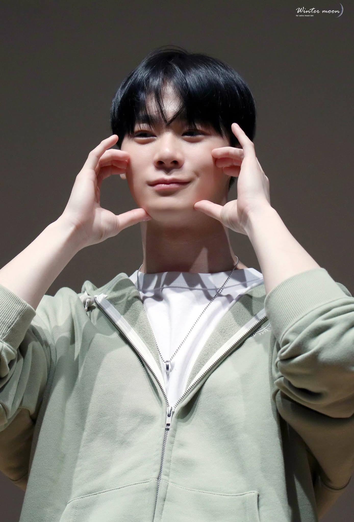 Latest photo of Moonbin (ASTRO)