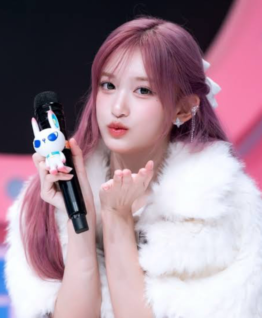 Recent activity shot of Leeseo (IVE)