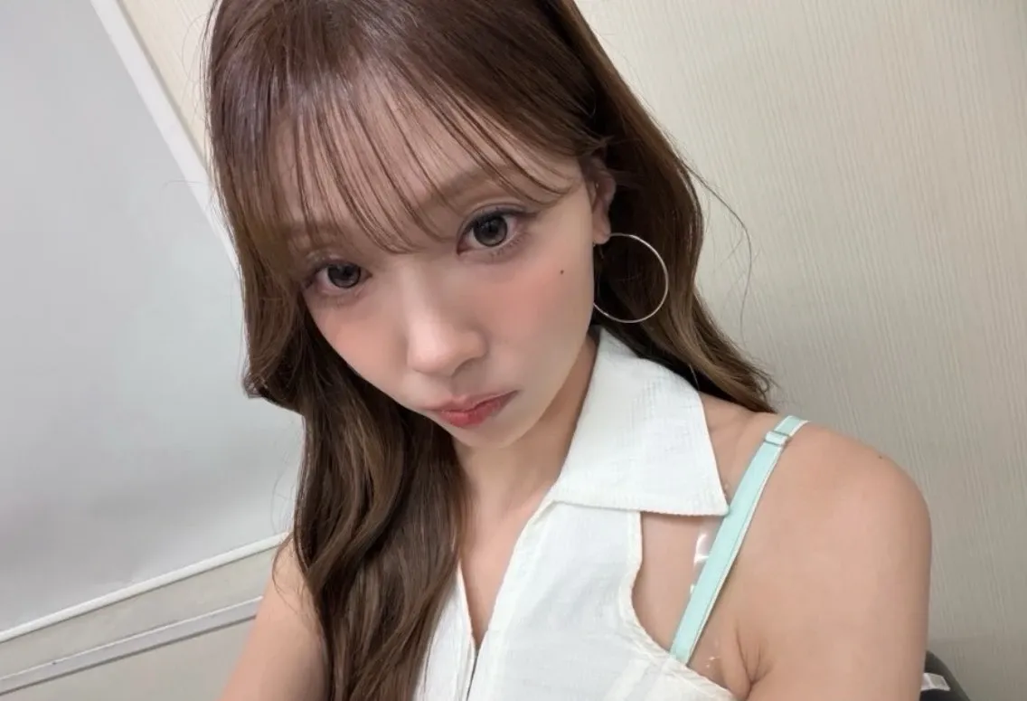 Latest photo of Mayuka (NiziU)