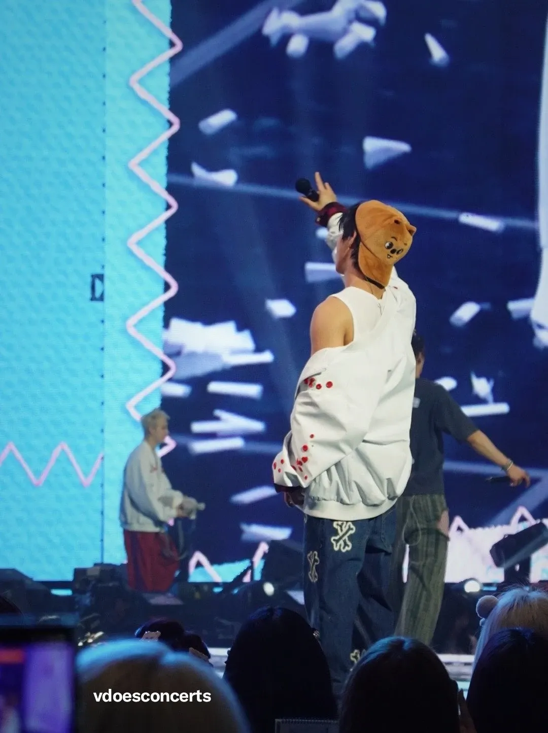 Behind-the-scenes cut of HAN (Stray Kids)