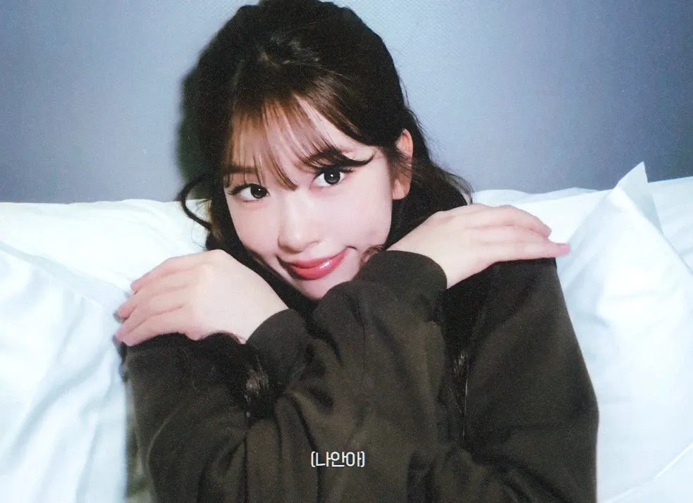 A moment captured by An Yujin (IVE)'s fan