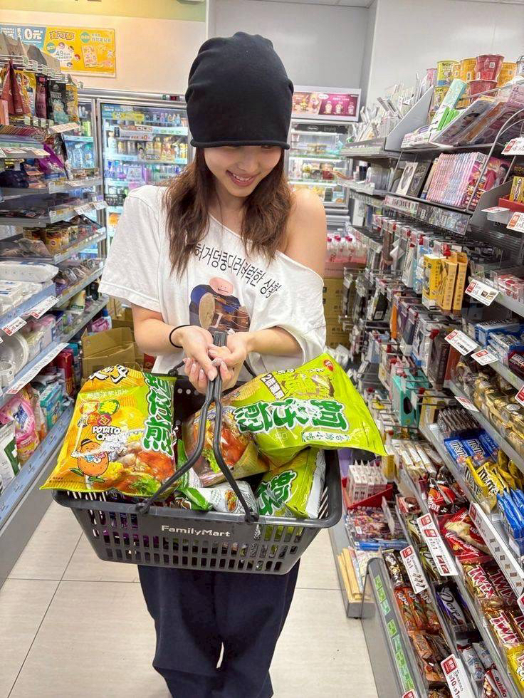 Latest photo of Nayeon (TWICE)