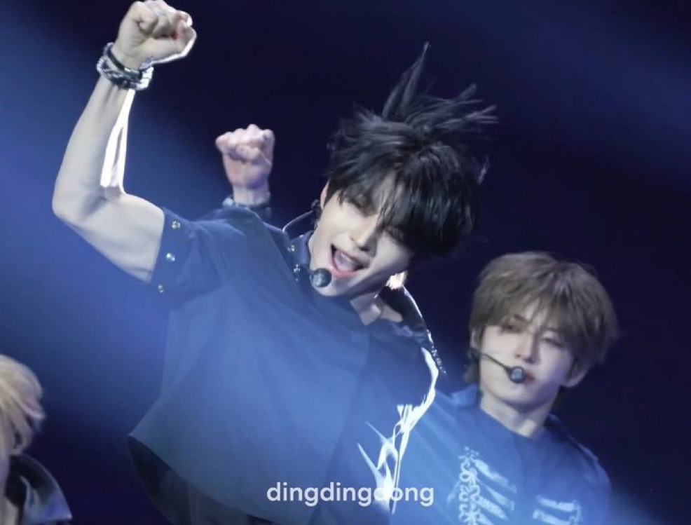 A moment captured by He Xinlong (ALPHA DRIVE ONE)'s fan