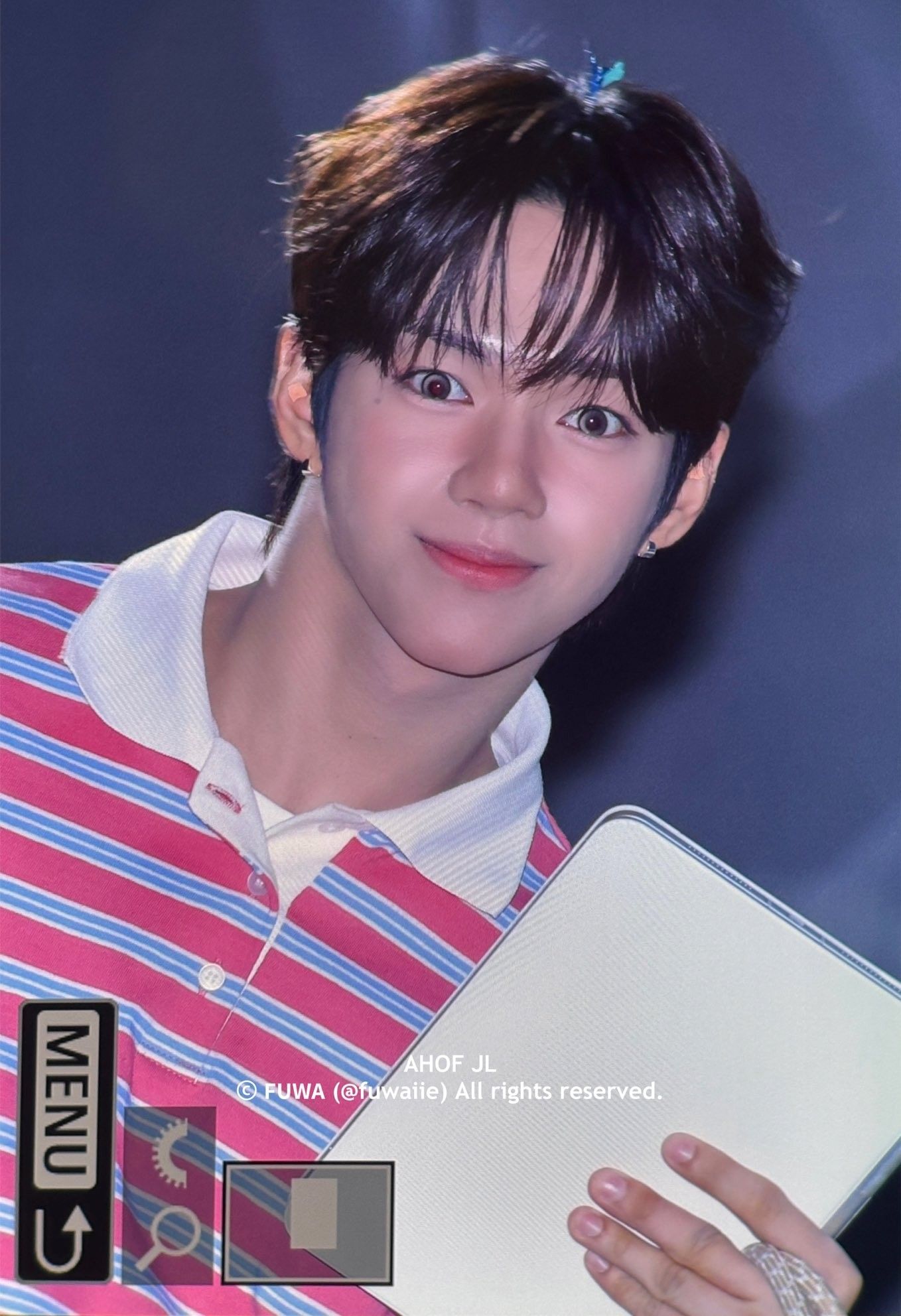 A moment captured by JL (AHOF)'s fan