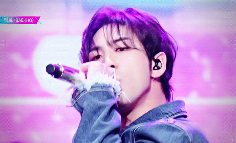 A moment captured by Baekho's fan