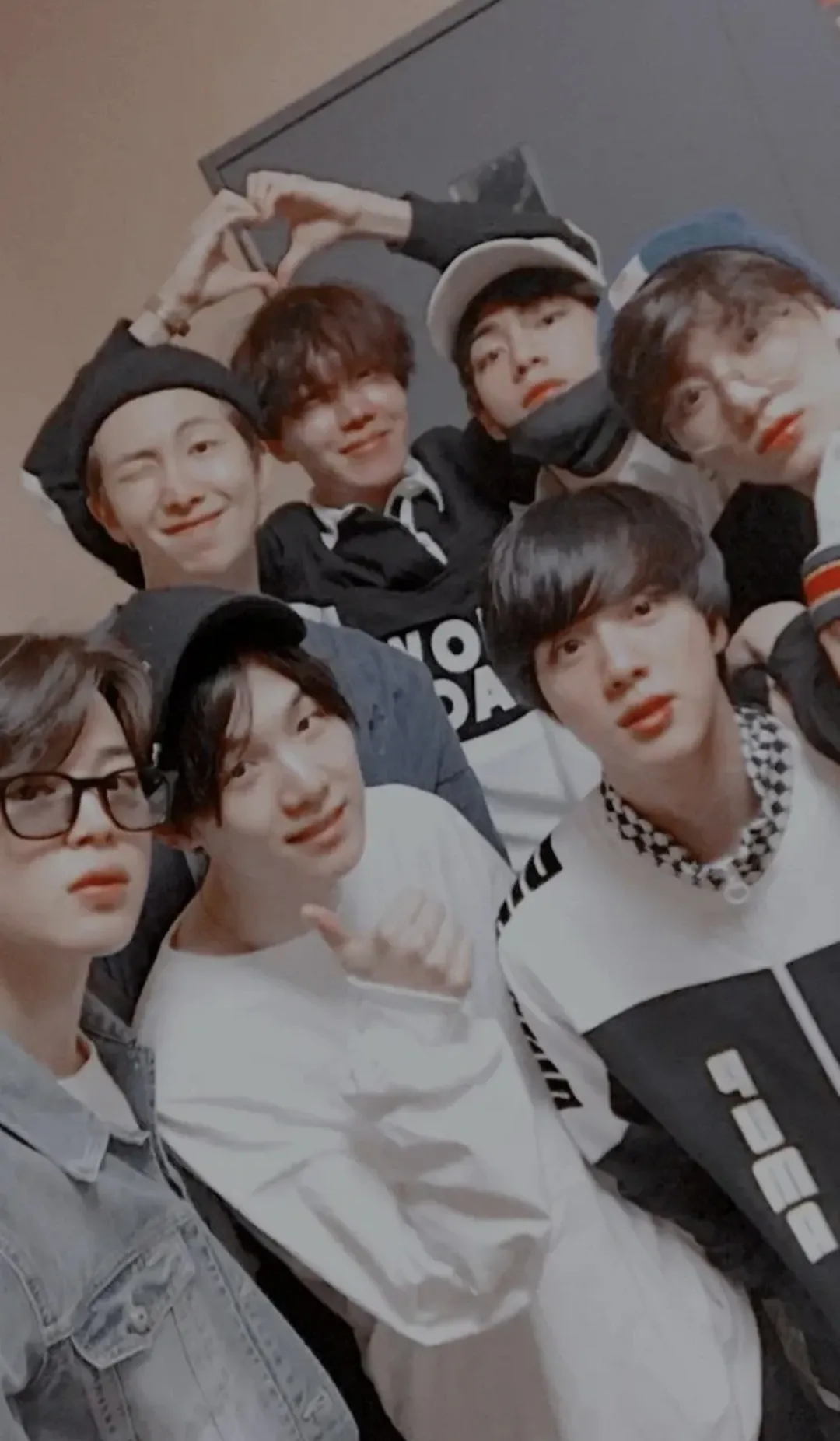 Fandom-recommended wallpaper image of BTS