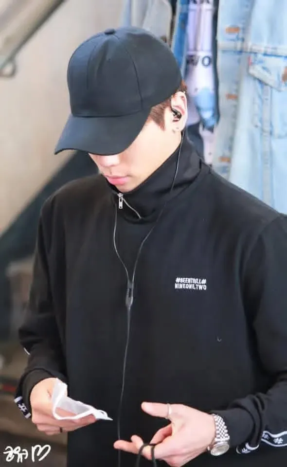 Behind-the-scenes cut of Jonghyun (SHINee)