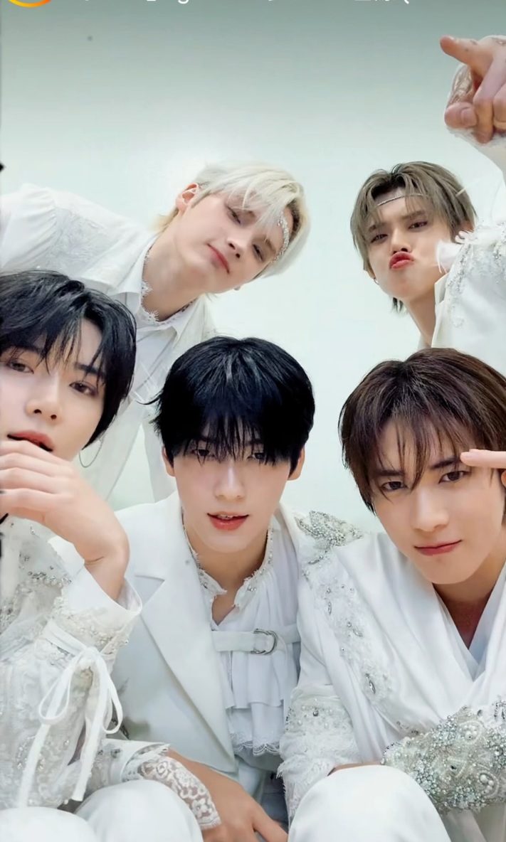 Today's most popular wallpaper in the Taehyun (TOMORROW X TOGETHER) community