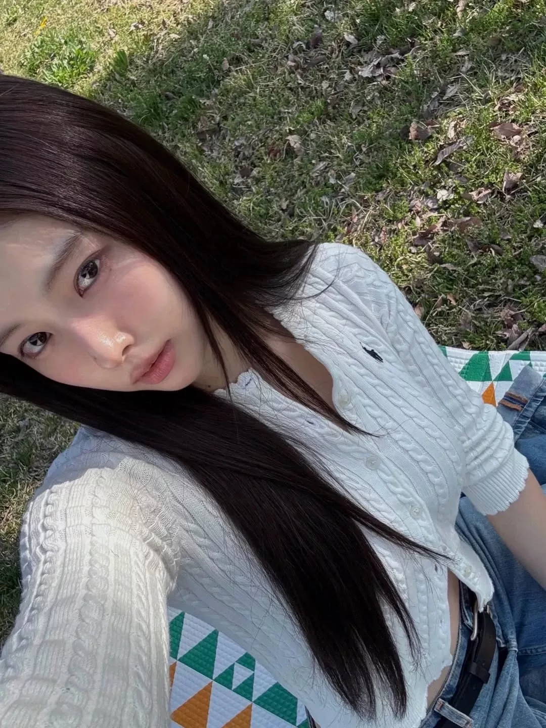 Behind-the-scenes cut of Kang Hyewon