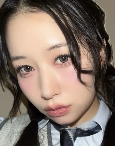 Behind-the-scenes cut of Kasahara Momona (ME:I)