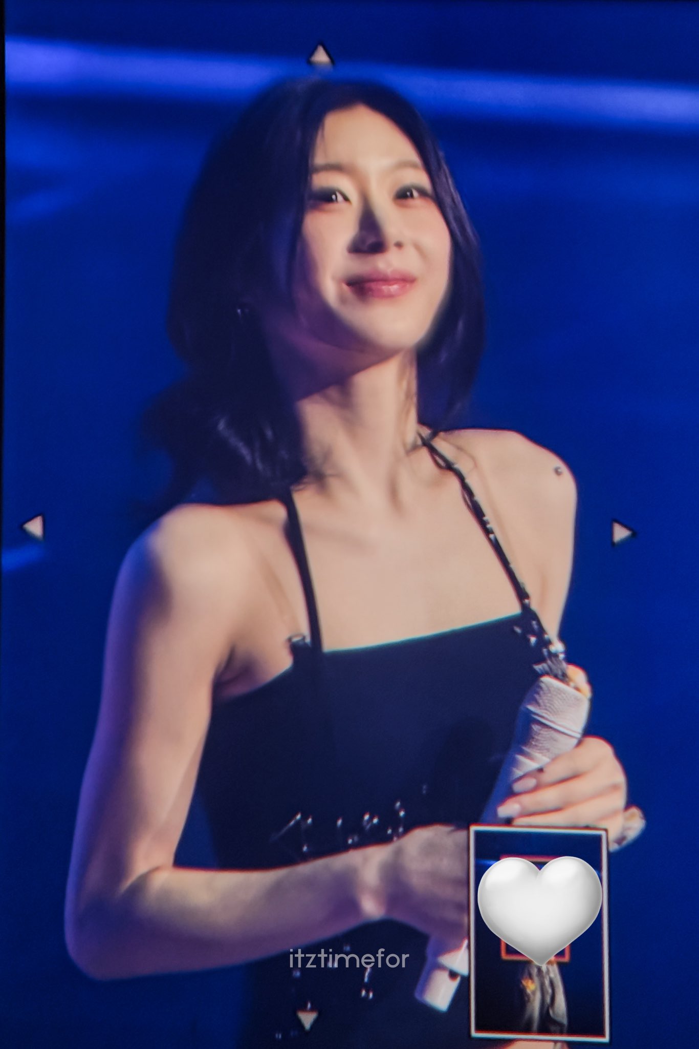 A moment captured by Chaeryeong (ITZY)'s fan