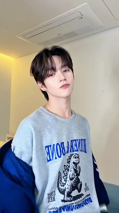 Today's most popular wallpaper in the JL (AHOF) community