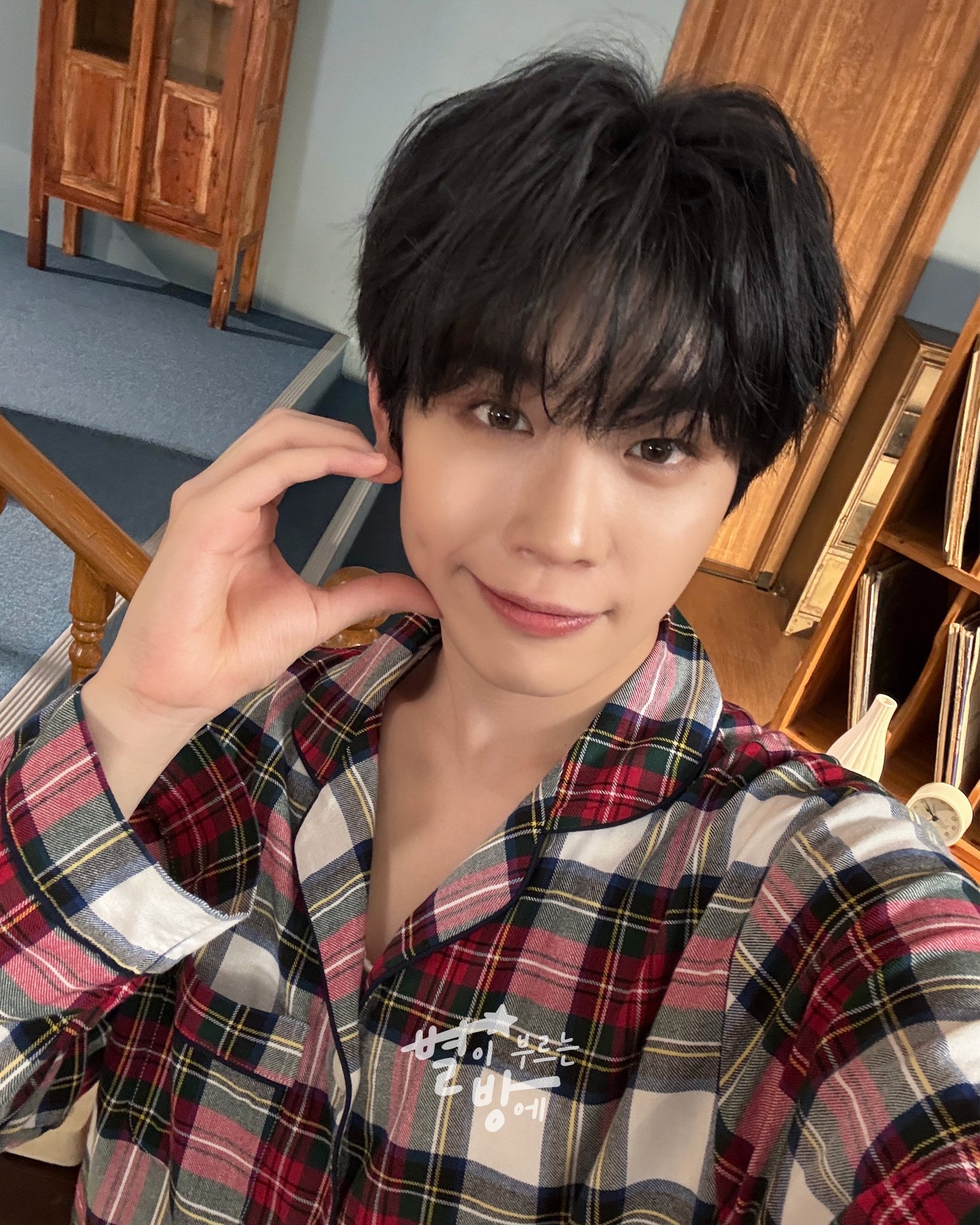 Recent activity shot of Kim Taerae (ZEROBASEONE)
