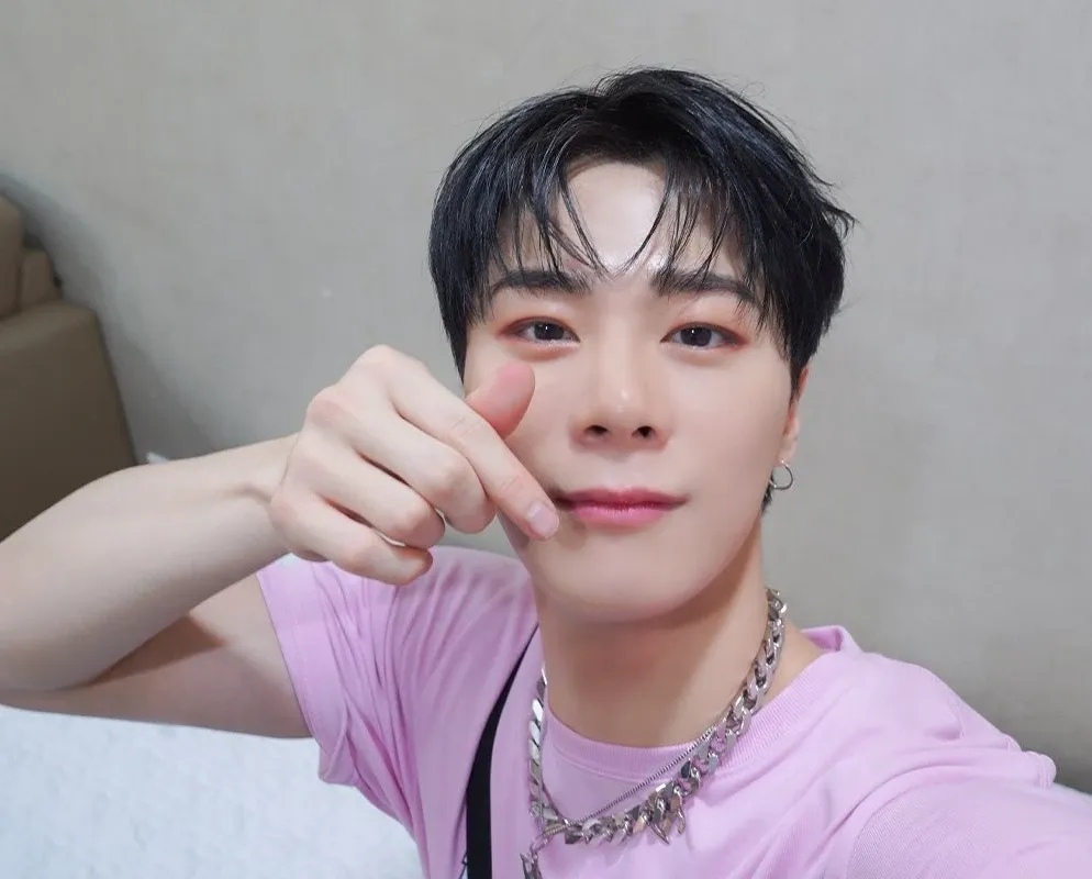 Behind-the-scenes cut of Moonbin (ASTRO)