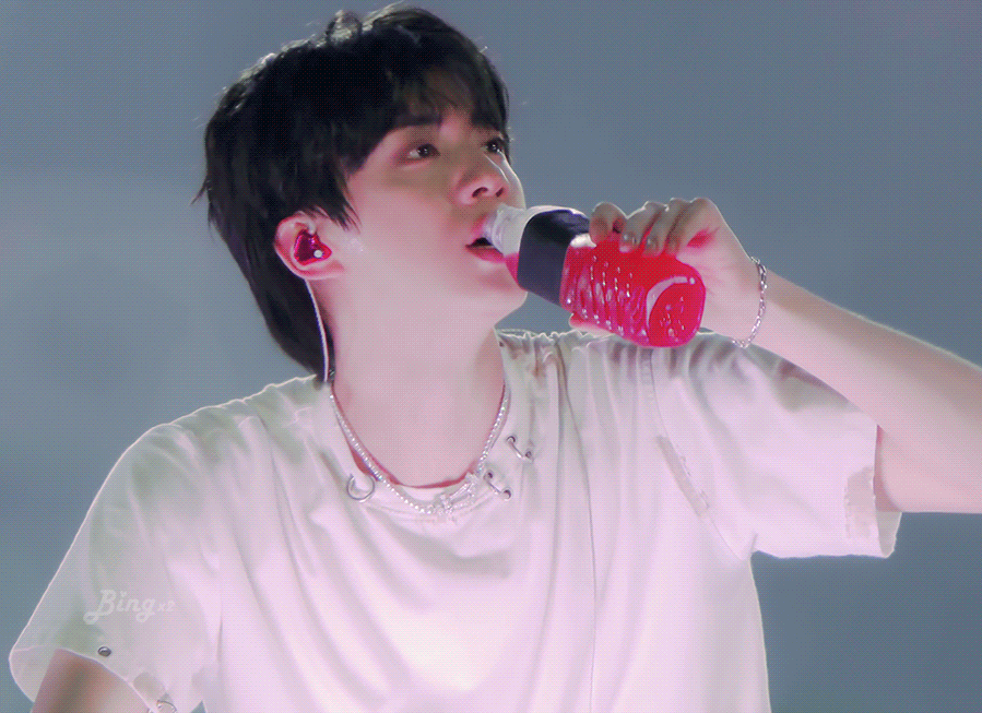 Momen yang diabadikan oleh penggemar Jin (BTS)