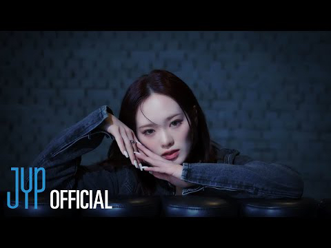 Behind-the-scenes cut of Rio (NiziU)