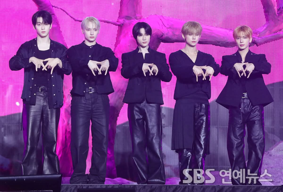 투모로우바이투게더의 비하인드 컷