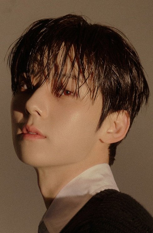 Behind-the-scenes cut of Hwang Minhyun