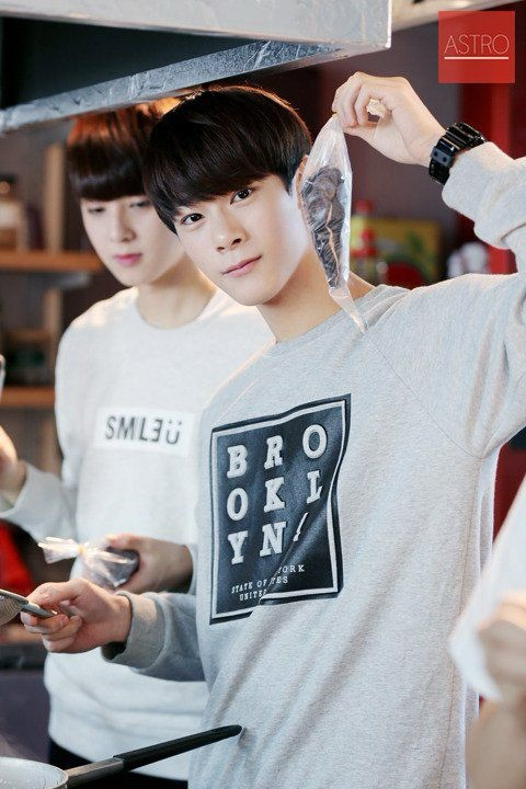 Latest photo of Moonbin (ASTRO)