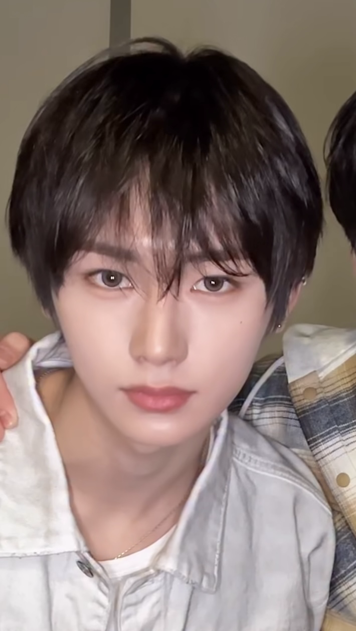 A moment captured by Zhou Anxin (ALPHA DRIVE ONE)'s fan