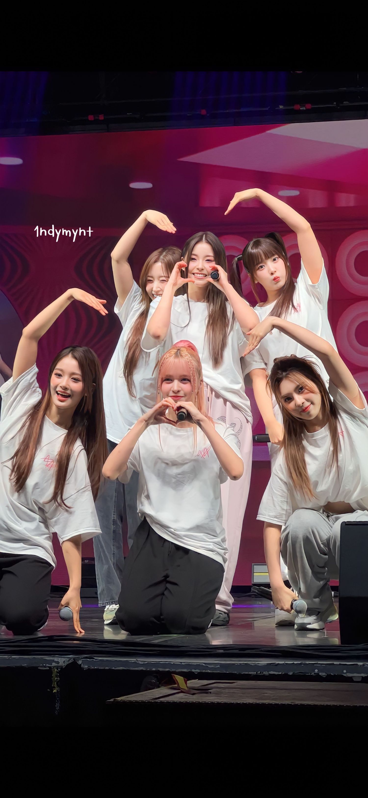 Fandom-recommended wallpaper image of NMIXX