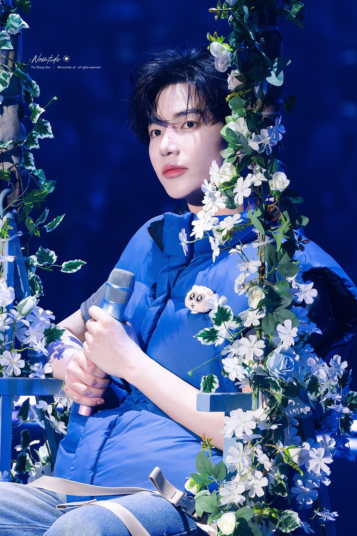 A moment captured by Zhang Hao's fan