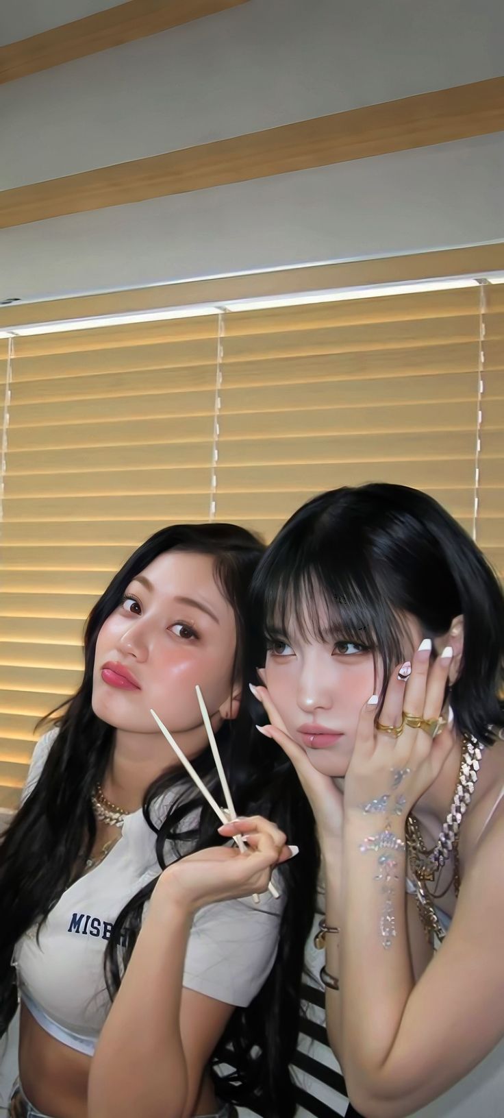 志效 (TWICE)的最新照片