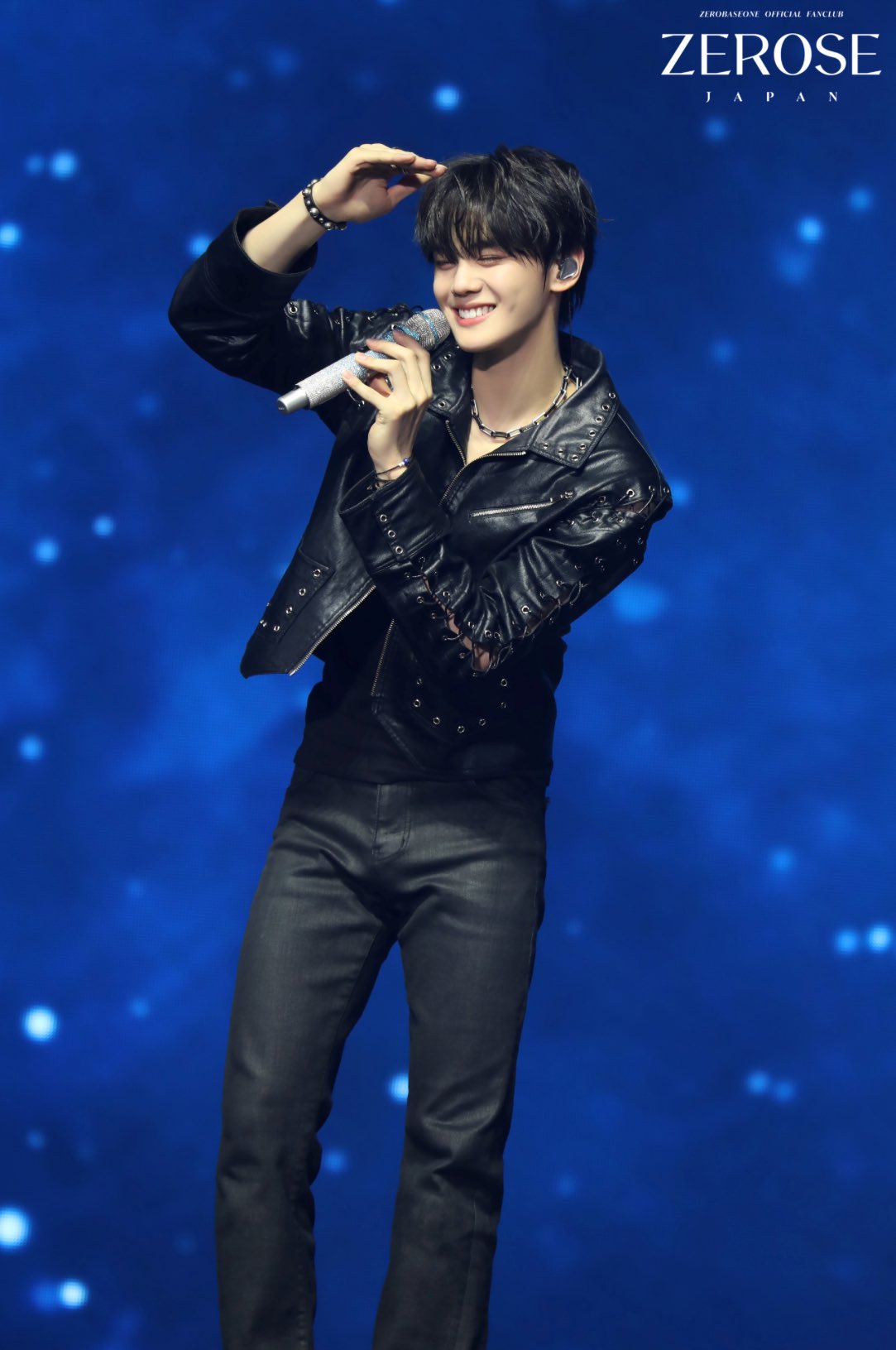 Recent activity shot of Kim Gyuvin (ZEROBASEONE)