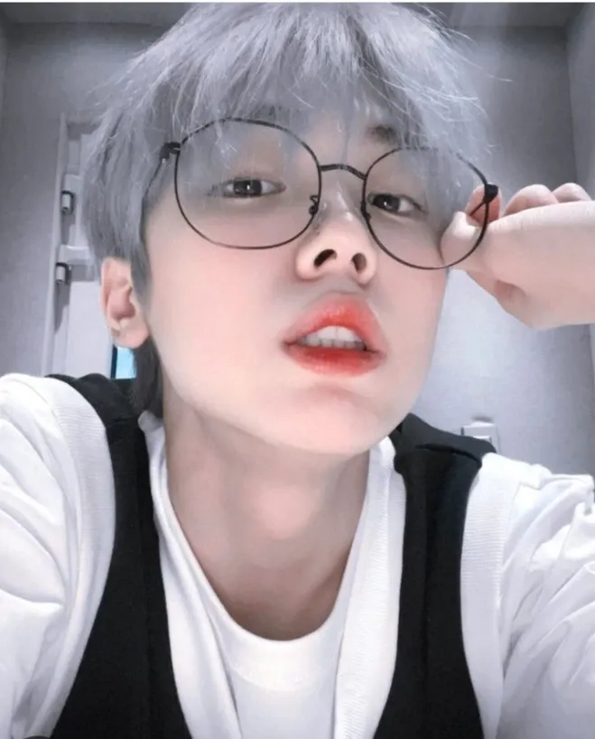 A moment captured by Seongmin (CRAVITY)'s fan