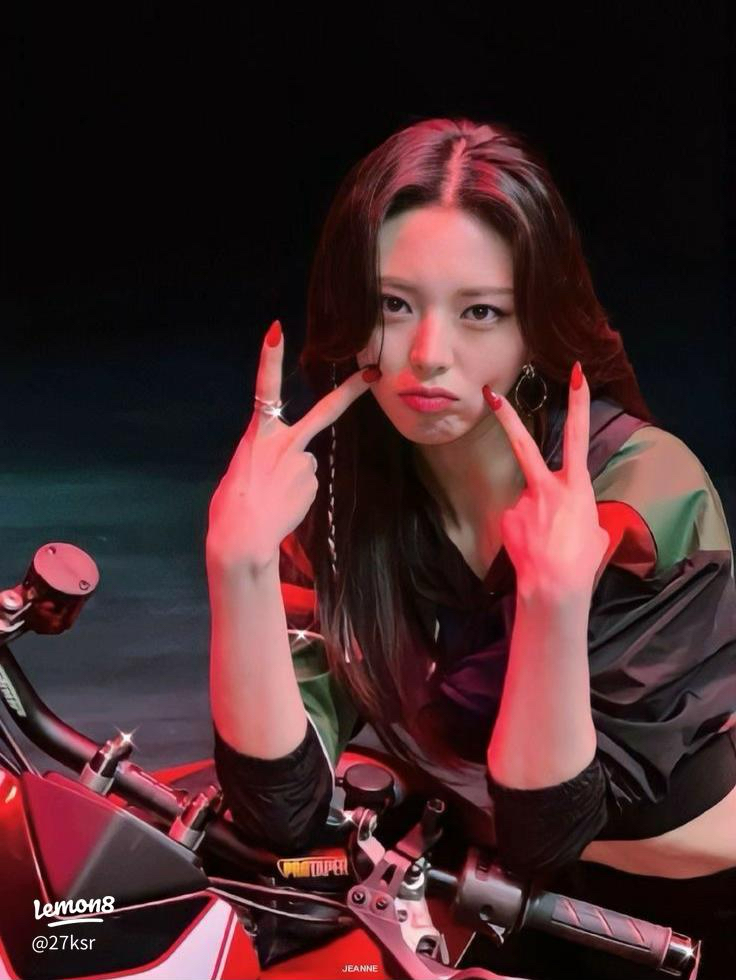 Recent activity shot of Yuna (ITZY)